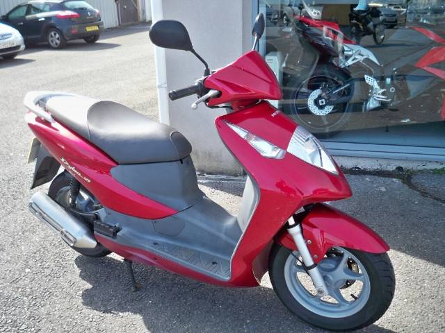 2004 04 reg HONDA SES DYLAN 125