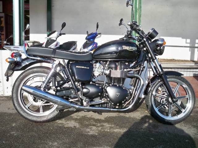 2010 10 reg TRIUMPH BONNEVILLE 875