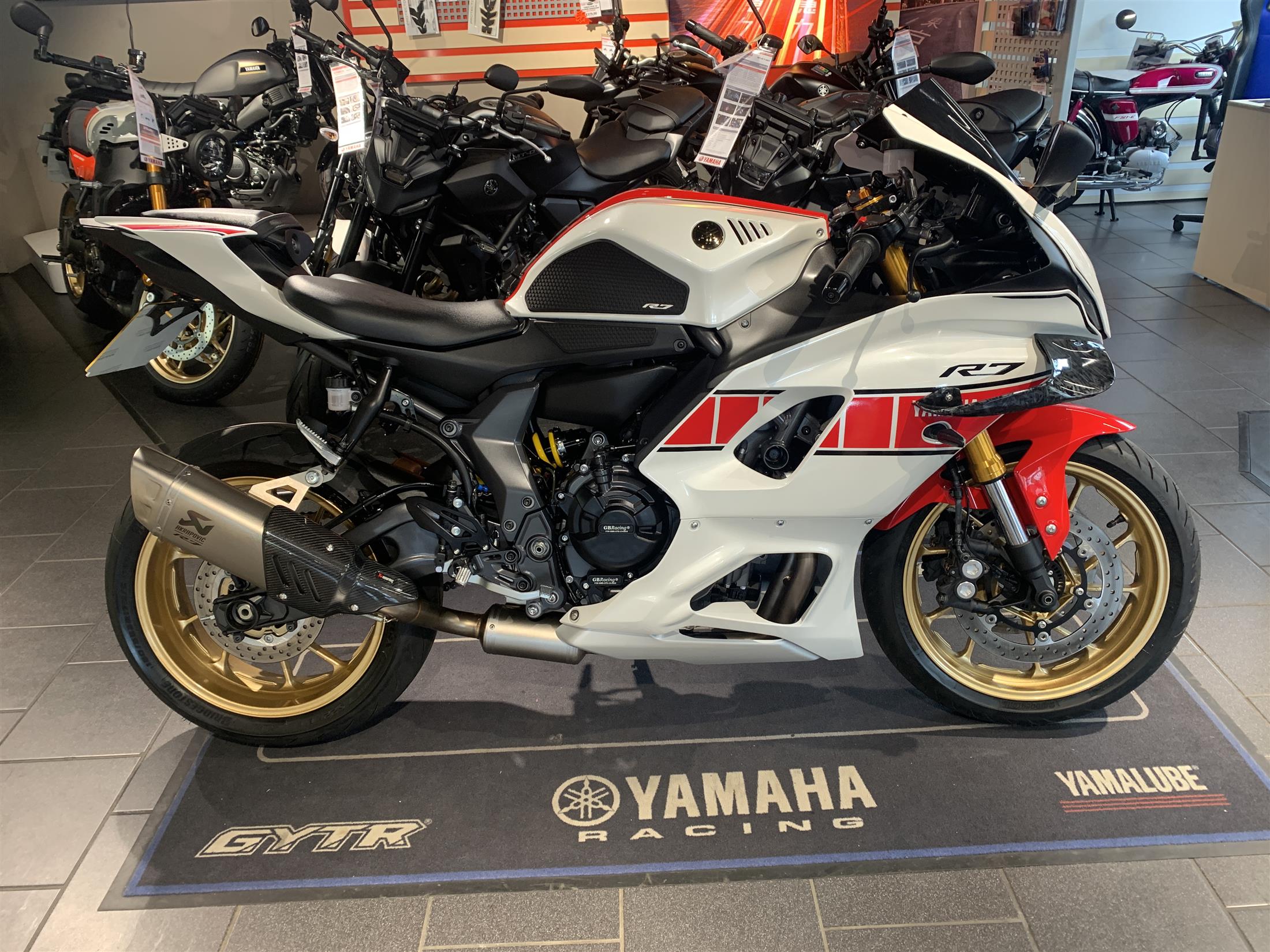 2025 Yamaha R7 60th Anniversary, Only 350 miles from new ,Yam warranty